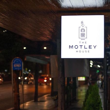 Hostel The Motley House Bangkok Zewnętrze zdjęcie