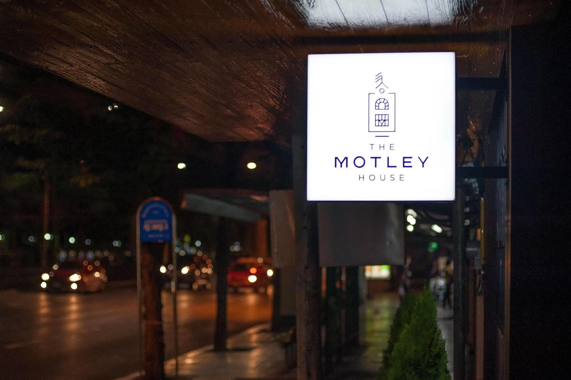Hostel The Motley House Bangkok Zewnętrze zdjęcie
