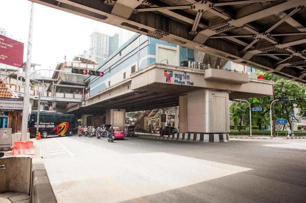 Hostel The Motley House Bangkok Zewnętrze zdjęcie